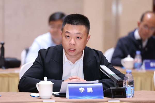 邦尼配资 量子之歌李鹏出席2025中国互联网企业家座谈会